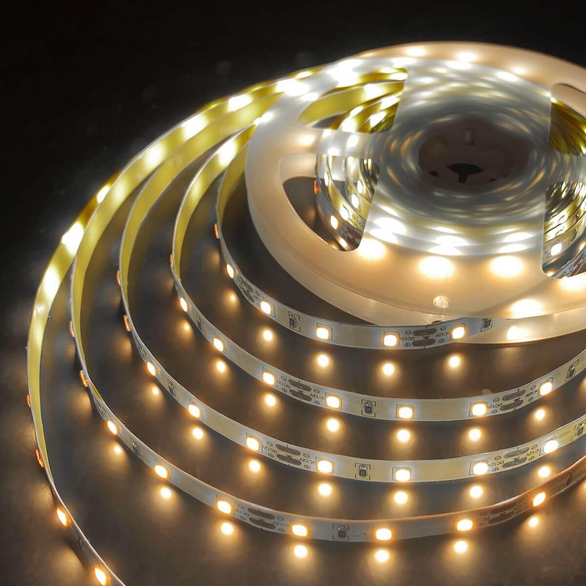 фото светодиодная лента elektrostandard 4,8w/m 60led/m 2835smd дневной белый 5m a052954 | 220svet.ru