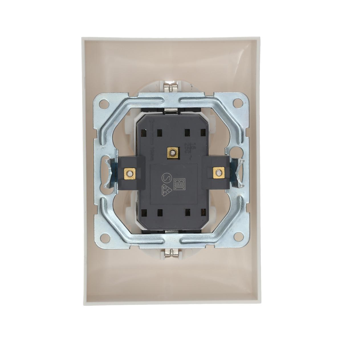 фото розетка lk studio двойная прямая с з/к, со шторками (белый) lk60 863704-1 | 220svet.ru