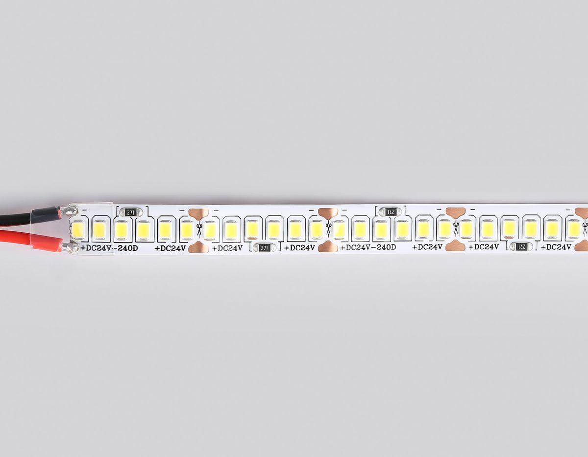 фото светодиодная лента дневной белый ambrella light 22w/m 240led/m 2835smd 4500к 5m gs3502 | 220svet.ru
