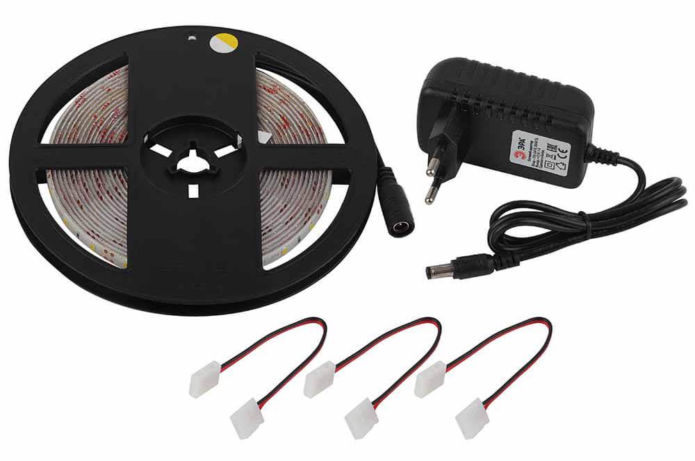 фото светодиодная влагозащищенная лента эра 4,8w/m 60led/m 2835smd теплый белый 5m 2835kit-4,8-60-12-ip65-2700-5m б0043064 | 220svet.ru