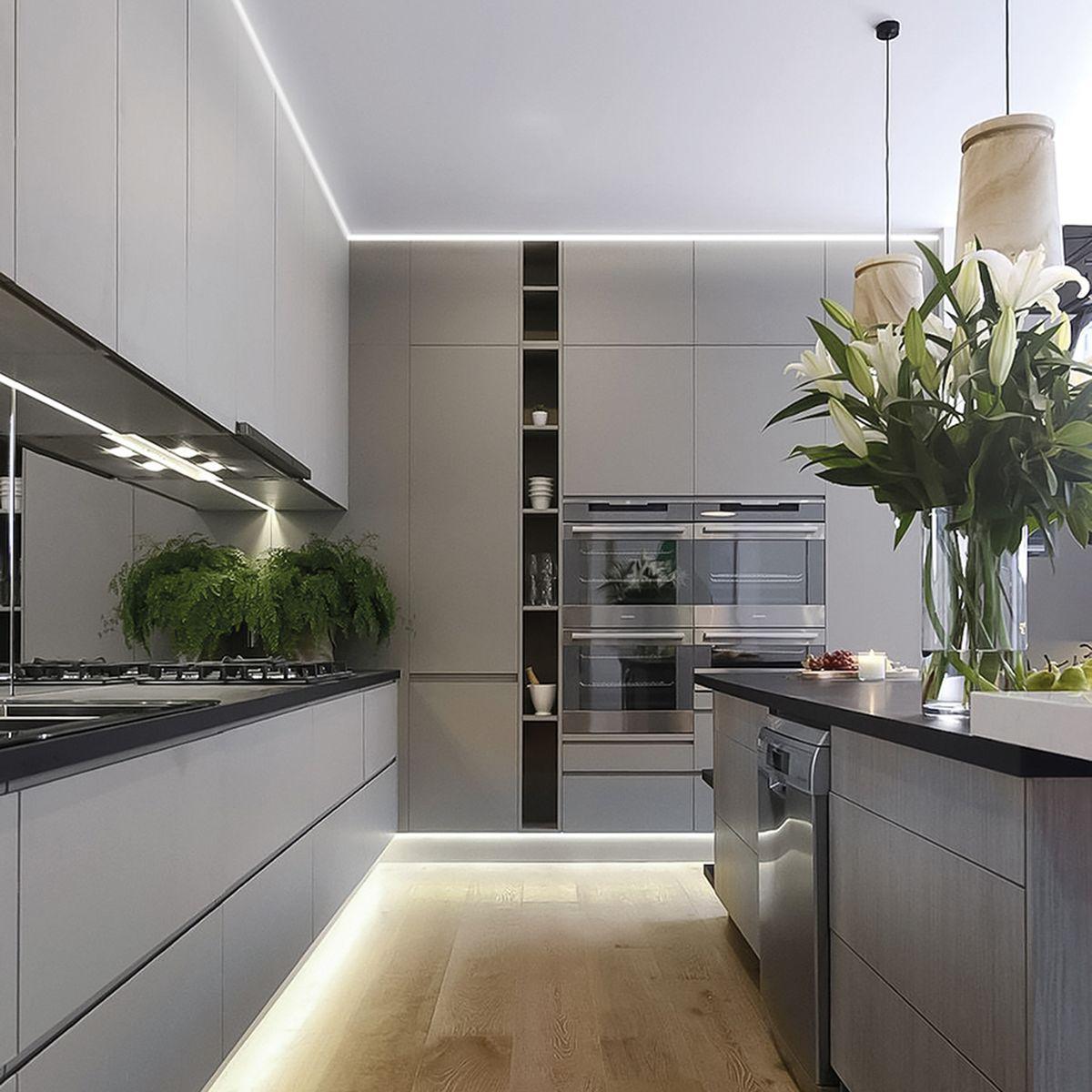 фото светодиодная влагозащищенная лента feron 4,8w/m 60led/m 2835smd дневной белый 5m ls604 48219 | 220svet.ru