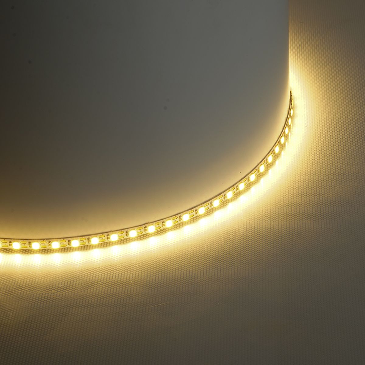фото светодиодная лента feron 11w/m 120led/m 2835smd 3000к 5m свободный рез ls505 53054 | 220svet.ru
